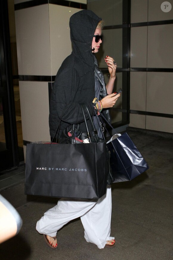 Ireland Baldwin arrive à l'aéroport de Los Angeles le 10 décembre 2012.