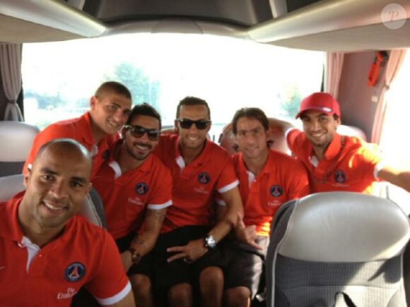 Photo d'Alex, Verratti, Lavezzi, Nenê, Maxwell et Pastore du PSG dans le bus, postée sur Twitter par Miguel Iborra.