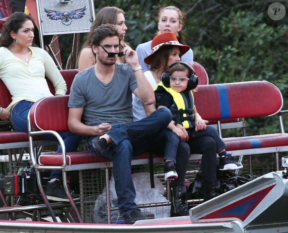 Kourtney Kardashian, Scott Disick et leur fils Mason font une balade en airboat au Safari Park d'Everglades. Le 11 décembre 2012.