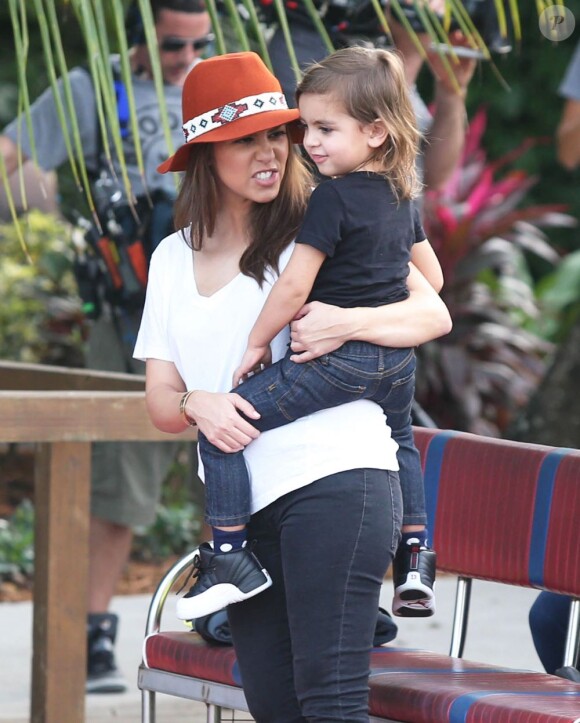 Kourtney Kardashian et son fils Mason au Safari Park d'Everglades. Le 11 décembre 2012.