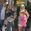 Denise Richards et Brooke Mueller font du shopping avec leurs enfants respectifs, dont le père est Charlie Sheen, à Los Angeles le 9 septembre 2012.