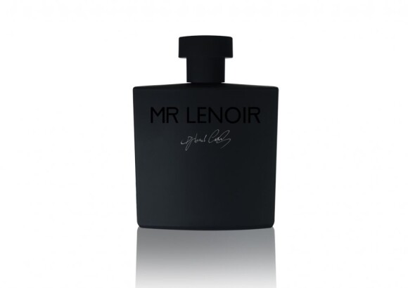 Le flacon de Mr Lenoir, parfum de Djibril Cissé manquant le début de The New Era of Djibril Cissé.