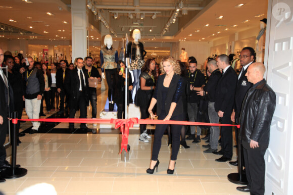 Lorie lors de l'inauguration de la boutique Forever 21, le samedi 15 décembre 2012 à Rosny-sous-Bois.