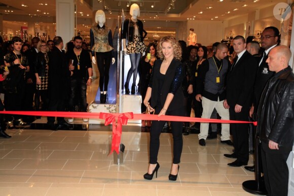 Lorie lors de l'inauguration de la boutique Forever 21, le samedi 15 décembre 2012 à Rosny-sous-Bois.