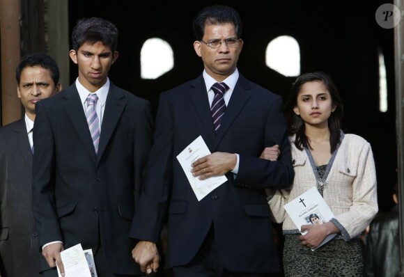 La famille de Jacintha Saldanha : son époux Ben Barboza et ses enfants Junal et Lisha - lors d'une messe à Westminster, le 15 décembre 2012.
