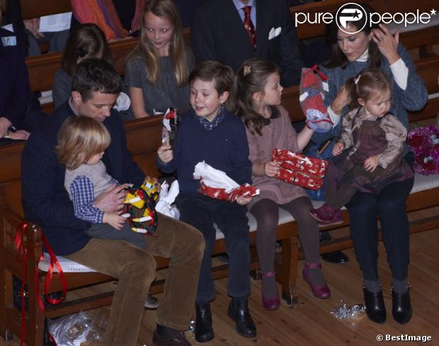 De la musique et des jouets ! La princesse Mary et le prince Frederik de Danemark étaient avec leurs quatre enfants, Christian, Isabella, Vincent et Josephine, au concert de Noël annuel à l'église Esajas de Copenhague, le 16 décembre 2012.