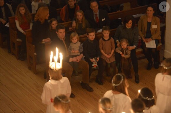 La princesse Mary et le prince Frederik de Danemark étaient aux premières loges avec leurs quatre enfants, Christian, Isabella, Vincent et Josephine, au concert de Noël annuel à l'église Esajas de Copenhague, le 16 décembre 2012.