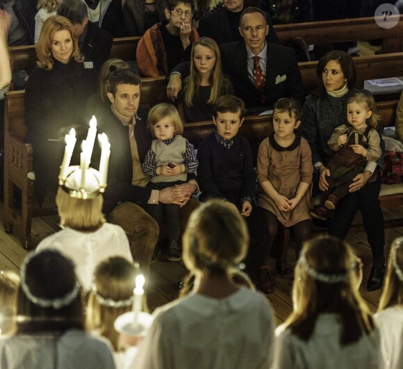 Le prince Frederik et la princesse Mary de Danemark étaient au premier rang avec leurs quatre enfants, Christian, Isabella, Vincent et Josephine, au concert de Noël annuel à l'église Esajas de Copenhague, le 16 décembre 2012.