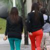 Kim et Khloé Kardashian profitent d'un moment de tranquillité entre soeurs à Miami Beach. Le 15 décembre 2012.