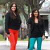 Kim et Khloé Kardashian profitent d'un moment de tranquillité entre soeurs à Miami Beach. Le 15 décembre 2012.