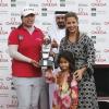 La princesse Haya de Jordanie était accompagnée de sa fille la princesse Al Jalila le 8 décembre 2012 pour remettre le trophée de l'Omega Dubai Ladies Masters de Golf à la Chinoise Shanshan Feng.