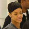 Rihanna fait du shopping au centre commercial Saks Fifth Avenue. Beverlly Hills, le 15 décembre 2012.