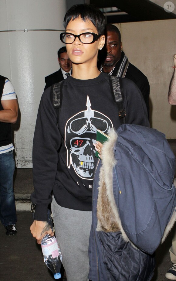 Rihanna à son arrivée à l'aéroport de Los Angeles en provenance de Paris. Le 12 décembre 2012.