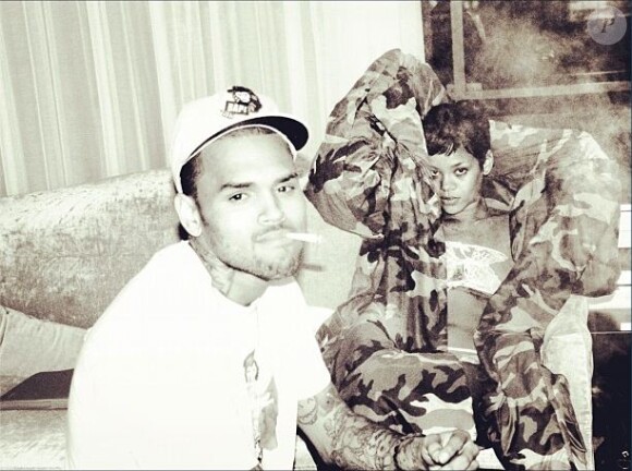 Chris Brown postait sur sa page Instagram il y a plusieurs semaines cette photo de Rihanna et lui dans une chambre d'hôtel.