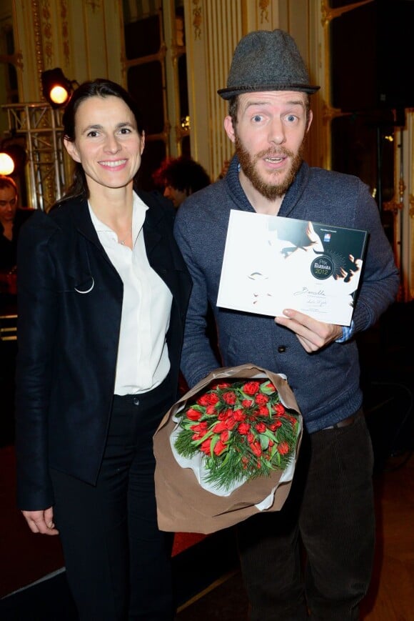 Barcella, auteur en 2012 d'un superbe second album, Charabia, a reçu le 19 décembre 2012 le 3e Prix Barbara des mains de la ministre de la Culture Aurélie Filippetti, à Paris.