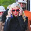 Gwen Stefani, ultrastylée et accompagnée d'un ami, effectue quelques emplettes à Los Angeles. Le 19 décembre 2012.