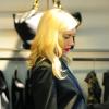 Gwen Stefani est à la recherche du cadeau de Noël idéal parfait dans une boutique de prêt-à-porter féminin. Los Angeles, le 19 décembre 2012.