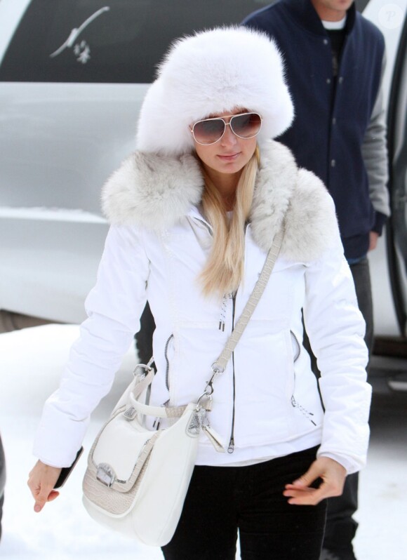 Paris Hilton, chaudement habillée, en vacances au ski à Aspen, le 19 decembre 2012.