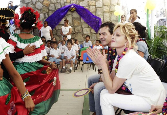 Antonio Banderas et sa femme Melanie Griffith assistent à un spectale de danse et de chants, à Acapulco au Mexique pour soutenir l'association Children In Joy. Le 18 décembre 2012.