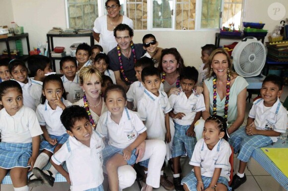 L'acteur Antonio Banderas et sa femme Melanie Griffith sont venus à Acapulco au Mexique pour soutenir l'association Children In Joy. Le 18 décembre 2012.