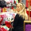 Reese Witherspoon refait le plein de petites culottes à Westside Pavilion à Los Angeles le 20 décembre 2012
