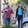 Shia LaBeouf se promenant dans les rues de L.A avec sa nouvelle petite amie, Mia Goth, le 22 décembre 2012.