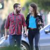Shia LaBeouf se promenant main dans la main dans les rues de Los Angeles avec sa nouvelle petite amie, Mia Goth, le 22 décembre 2012.