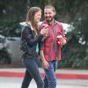 Shia LaBeouf se promenant dans les rues de Los Angeles avec sa nouvelle petite amie, Mia Goth, le 22 décembre 2012.