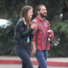 Shia LaBeouf se promenant dans les rues de Los Angeles avec sa nouvelle petite amie, Mia Goth, le 22 décembre 2012.