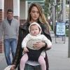 Jessica Alba et sa maman Catherine font des achats de Noël à la dernière minute à Beverly Hills avec la petite Haven. Le 23 decembre 2012.