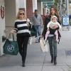 Journée speed pour Jessica Alba et sa maman Catherine qui font des achats de Noël à la dernière minute à Beverly Hills avec la petite Haven. Le 23 decembre 2012.