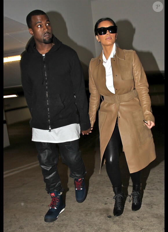 Kim Kardashian et Kanye West visitent un hôpital à Beverly Hills, à Los Angeles, le 22 décembre 2012.