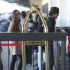 Nina Dobrev et Ian Somerhalder arrivent à l'aéroport de Los Angeles, le 26 décembre 2012. Le couple s'envole pour la Chine.