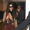 Nina Dobrev et Ian Somerhalder à l'aéroport de Los Angeles, le 26 décembre 2012. Le couple s'envole pour la Chine.