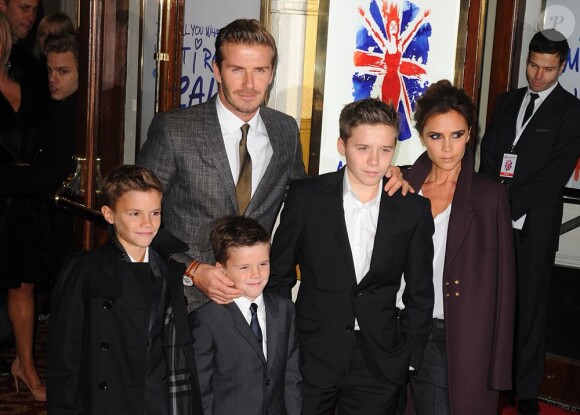 David et Victoria Beckham avec leurs fils Romeo, Cruz et Brooklyn à Londres le 11 décembre 2012.