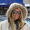 Exclusif - Elle Macpherson, souriante dans les rues d'Aspen. Le 27 décembre 2012.