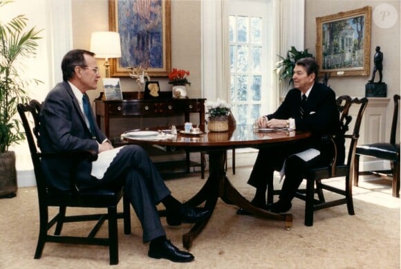 L'ancien-président des Etats-Unis, George Bush avec Ronald Reagan le 10 février 1988.