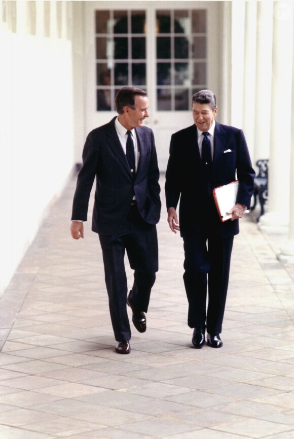 L'ancien-président des Etats-Unis, George Bush en compagnie de Ronald Reagan le 3 mai 1988.