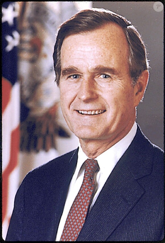 L'ancien-président des Etats-Unis, George Bush pour son portrait officiel pris en 1989.
