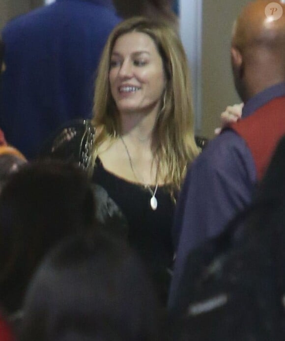 La mystérieuse amie de Dennis Quaid à l'aéroport de Los Angeles, le 28 Decembre 2012.