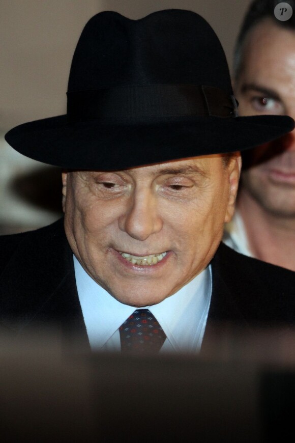 Silvio Berlusconi avec sa compagne Francesca Pascale, le 29 décembre 2012 à Milan.