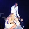 Mariah Carey a fêté le passage à l'année 2013 en Australie. Elle a donné un concert le premier janvier et fait monter ses jumeaux sur scène.