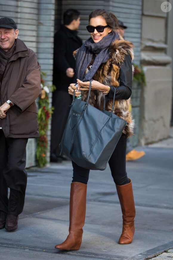 Irina Shayk dans le quartier de West Village à New York le 19 décembre 2012