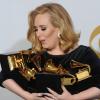 Adele et ses nombreuses récompenses lors de la cérémonie des Grammy Awards à Los Angeles, le 12 février 2012.