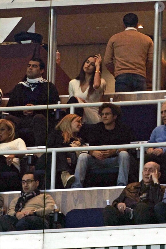 La belle Irina Shayk dans les tribunes du stade Santiago Bernabeu pour voir son compagnon Cristiano Ronaldo affronter la Real Sociedad le 6 janvier 2013.