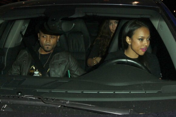 Rihanna se rend dans la boîte de nuit My Studio à Los Angeles le 6 janvier 2012. Club où s'est également rendu Karrueche Tran l'ex-compagne de Chris Brown. La jeune femme arrive en voiture avec des amis.