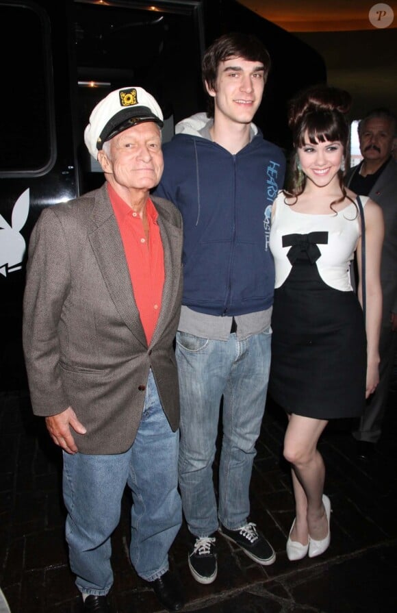Hugh Hefner, son fils Marston Hefner et sa compagne la Playmate Claire Sinclair à Las Vegas, le 9 avril 2011.