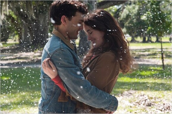 Alden Ehrenreich et Alice Englert, couple star de Sublimes Créatures.