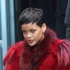 La chanteuse Rihanna quitte les studios d'une émission. Paris, le 10 décembre 2012.