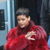 La chanteuse Rihanna quitte les studios d'une émission. Paris, le 10 décembre 2012.